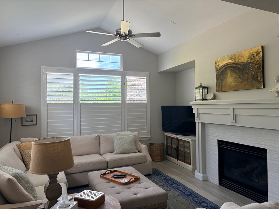 Main living area with gas fireplace