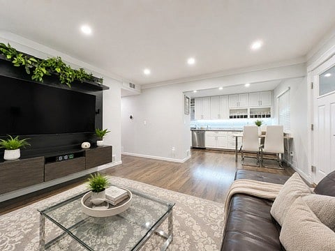 Furnished Finder property 1033737_1 photo 3