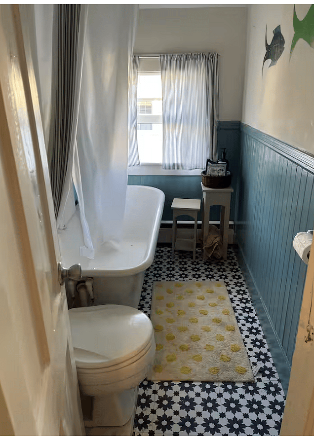 Upstairs bathroom.Up