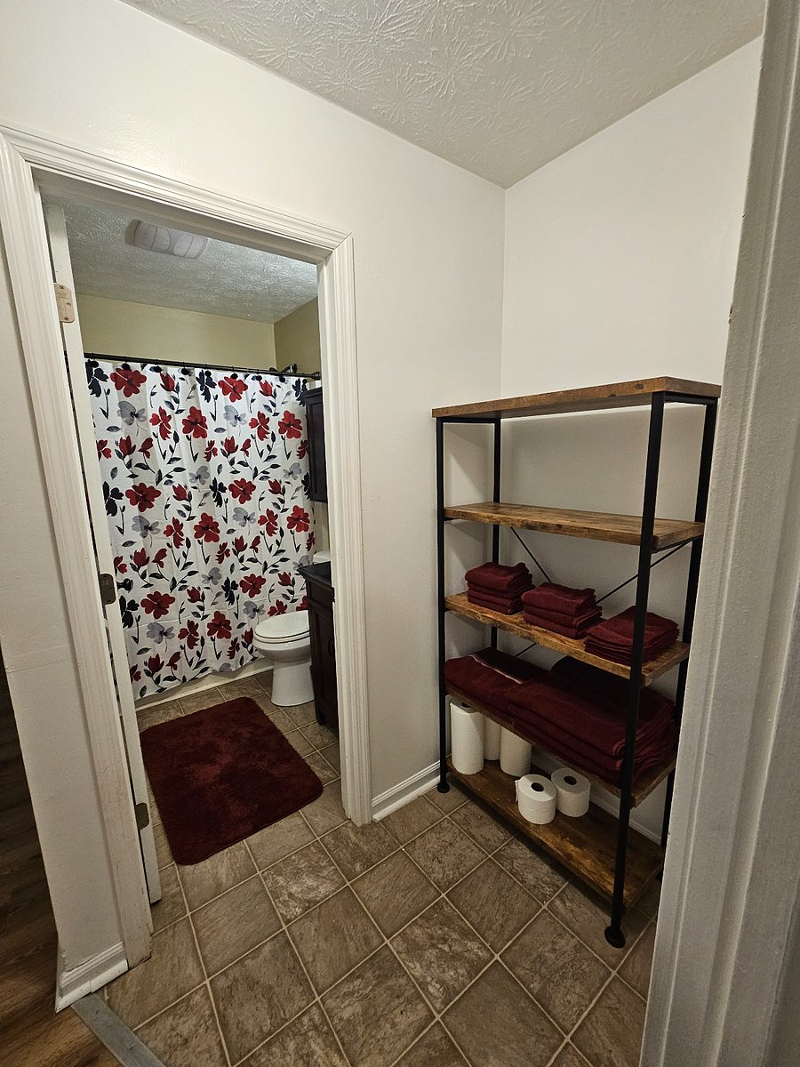 Full Bath (shared tub/shower)