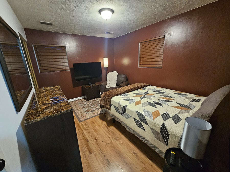 4B Queen Size Bed