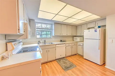Furnished Finder property 1033852_1 photo 7