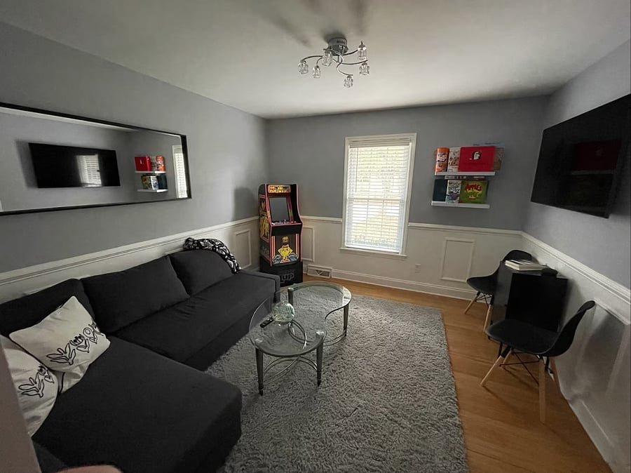Bonus room that can be used as 4th bedroom. Arcade game, TV, board games.