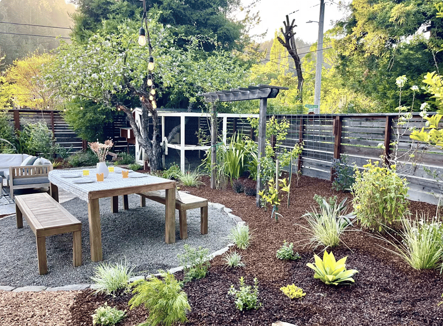 Al fresco dining amidst the redwoods.