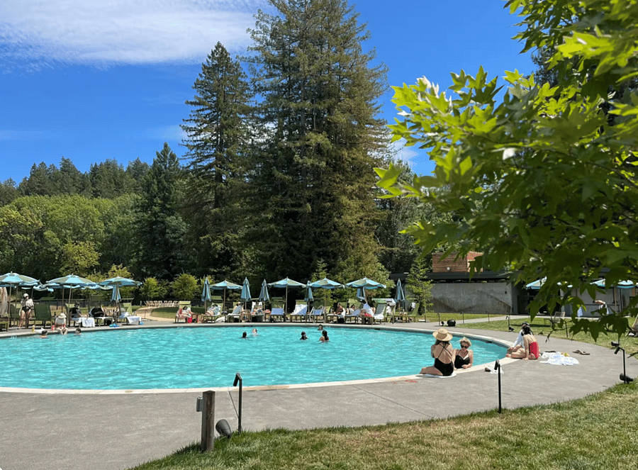 River Electric resort, just a 3 minute drive away, offers poolside lounging for a day fee.