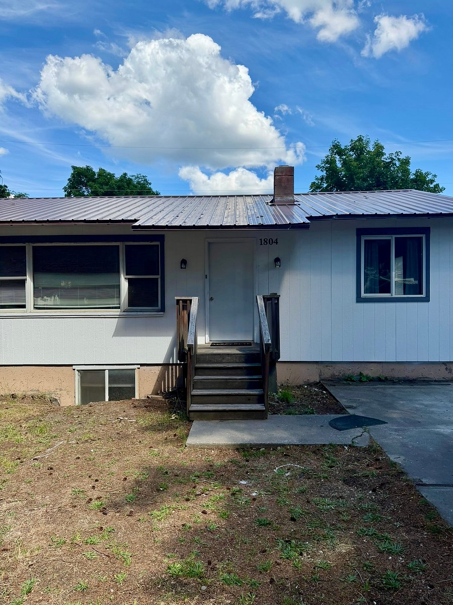Front entrance, upper unit.