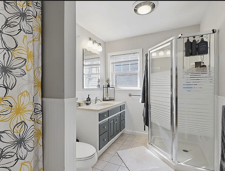 Upstairs bathroom