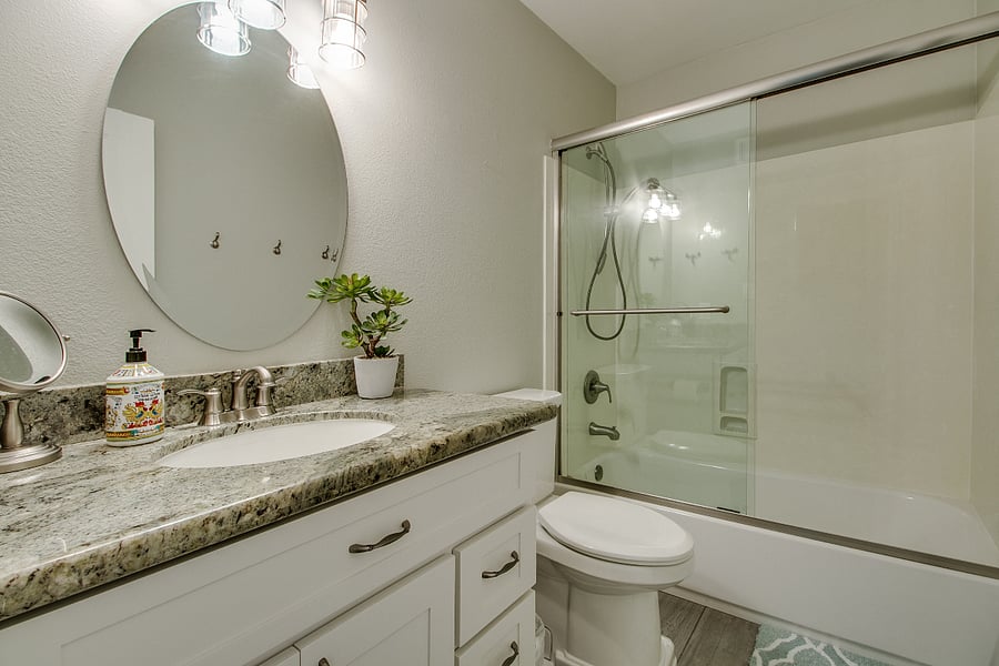 upstairs full bath
