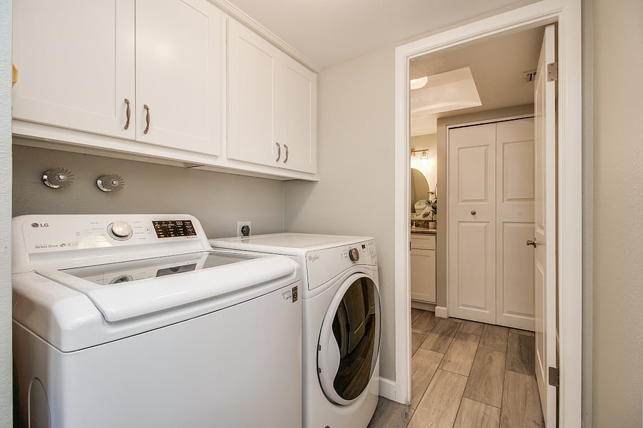 Modern and Clean washer/dryer