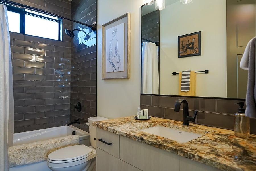 upstairs shared bathroom