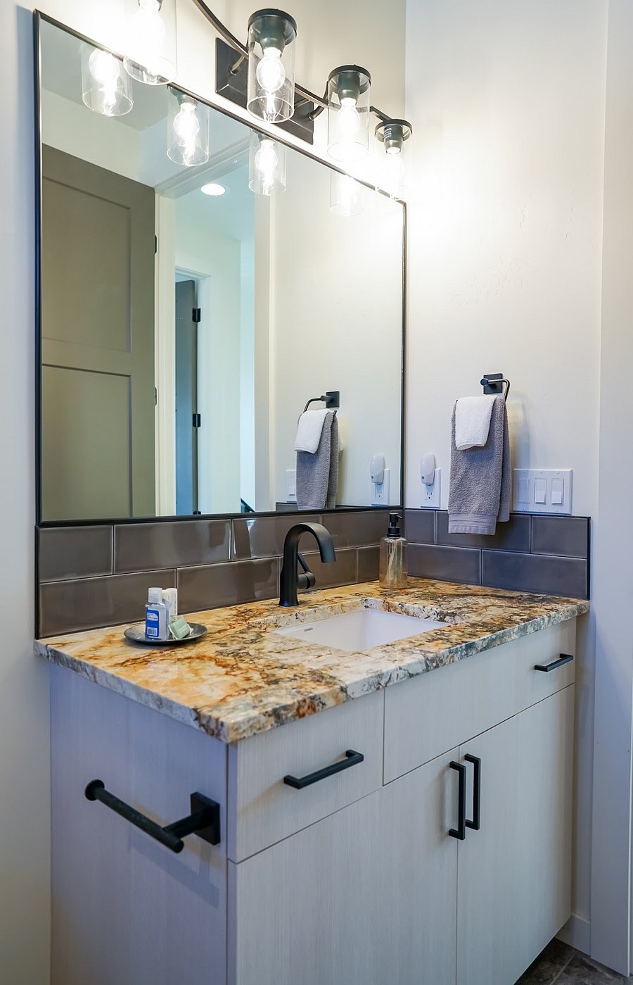 upstairs shared bathroom