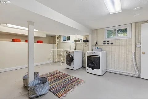 Shared laundry (basement)