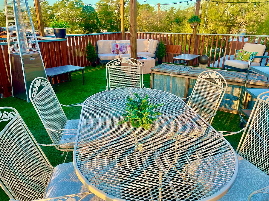 Rooftop terrace - outdoor dining for six.