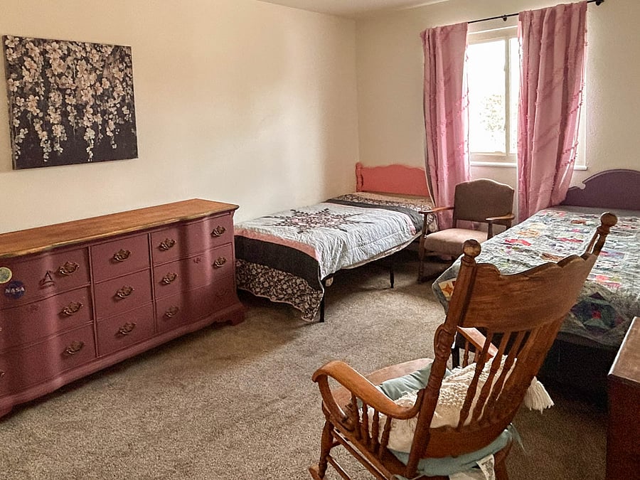 Bedroom #2 - 2 twin beds and dresser.