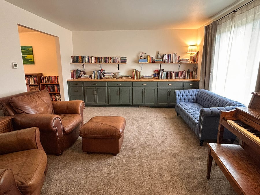 Sitting room and library