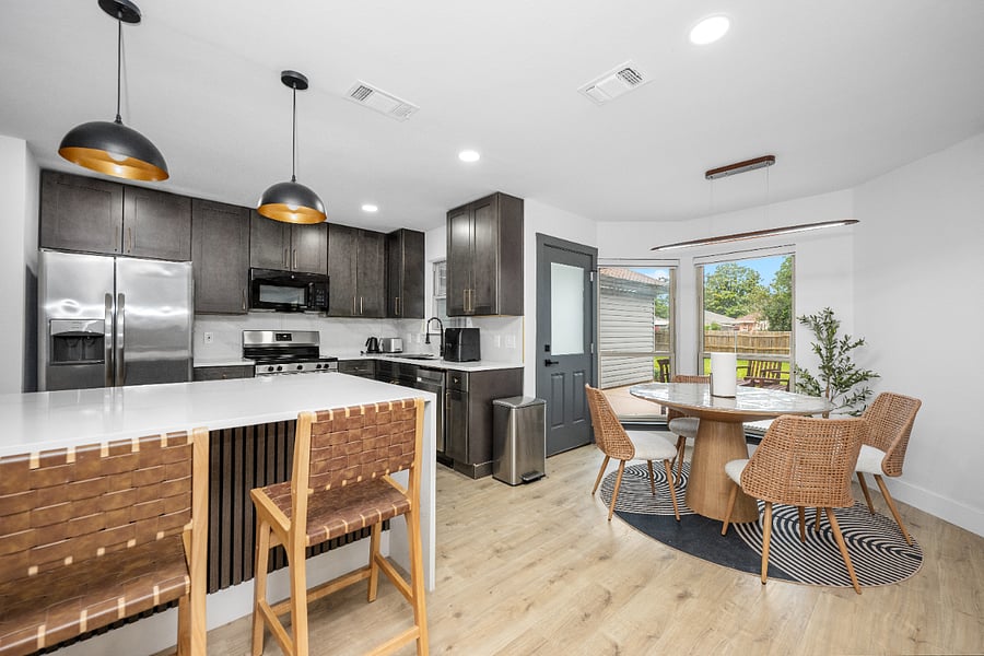 Kitchen and breakfast table