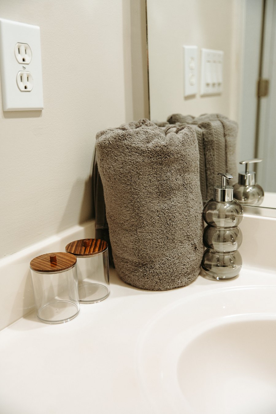 Upstairs bathroom with tub.