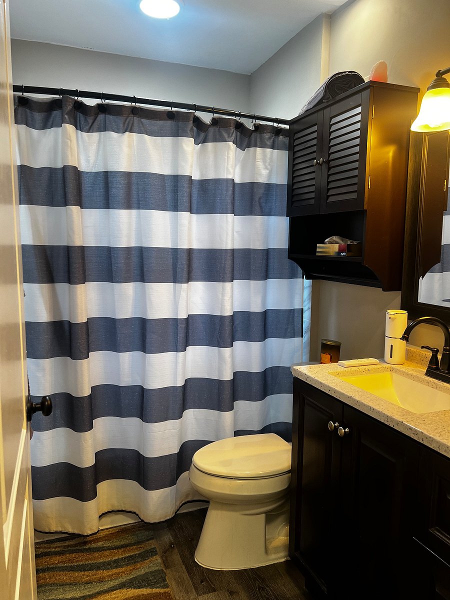 1st floor bath