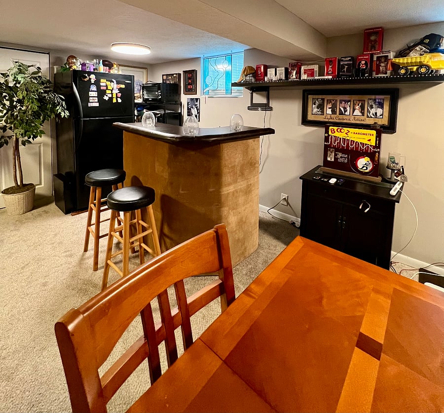 LL bar area