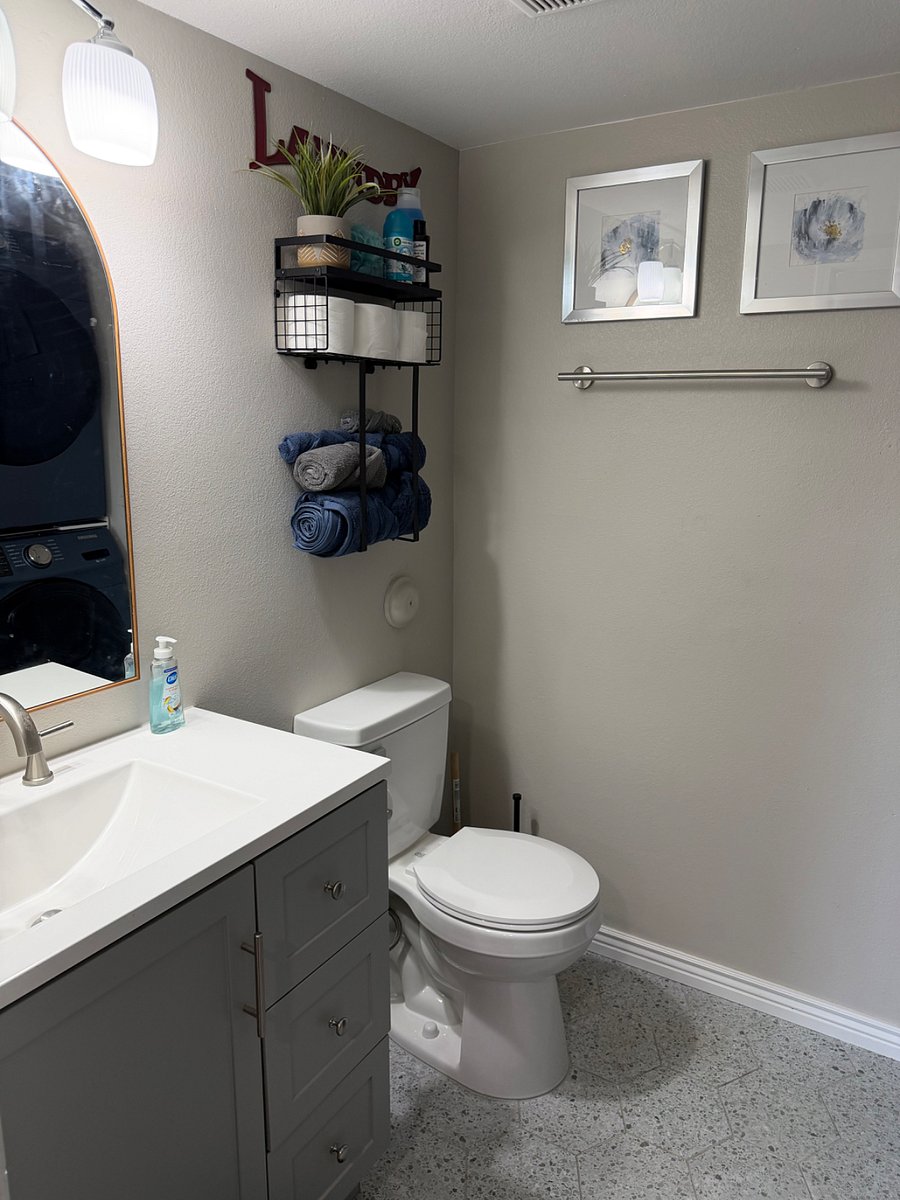 Main floor bath/laundry