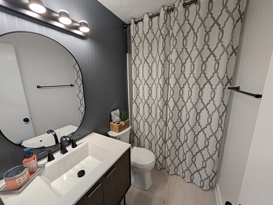 Newly remodeled Bathroom
Shower/Tub