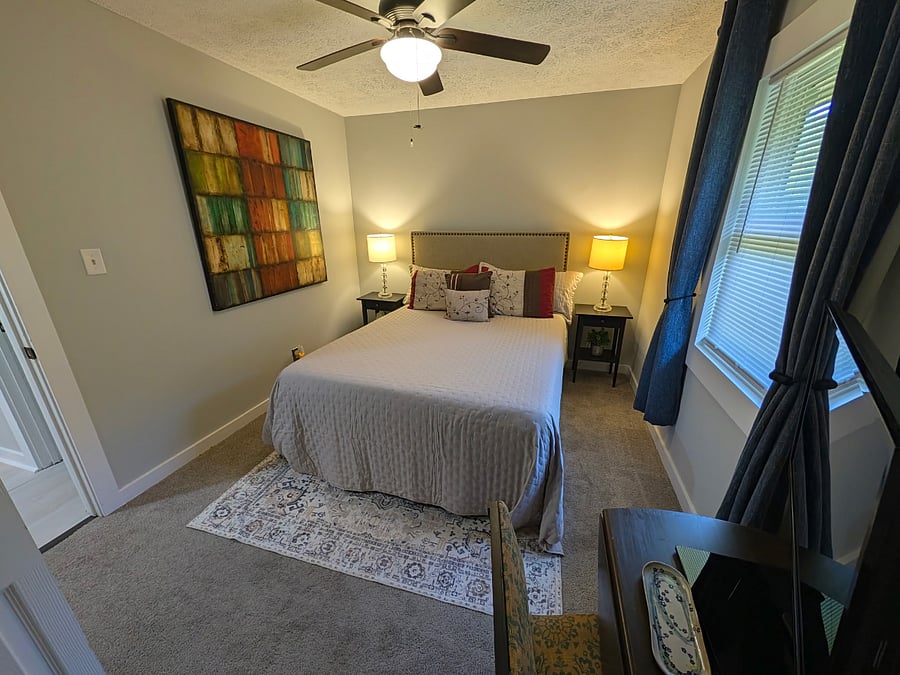 2nd BR Queen bed