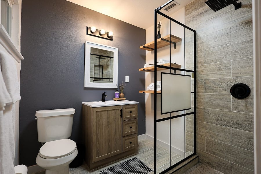 Modern en-suite bath with a walk-in shower