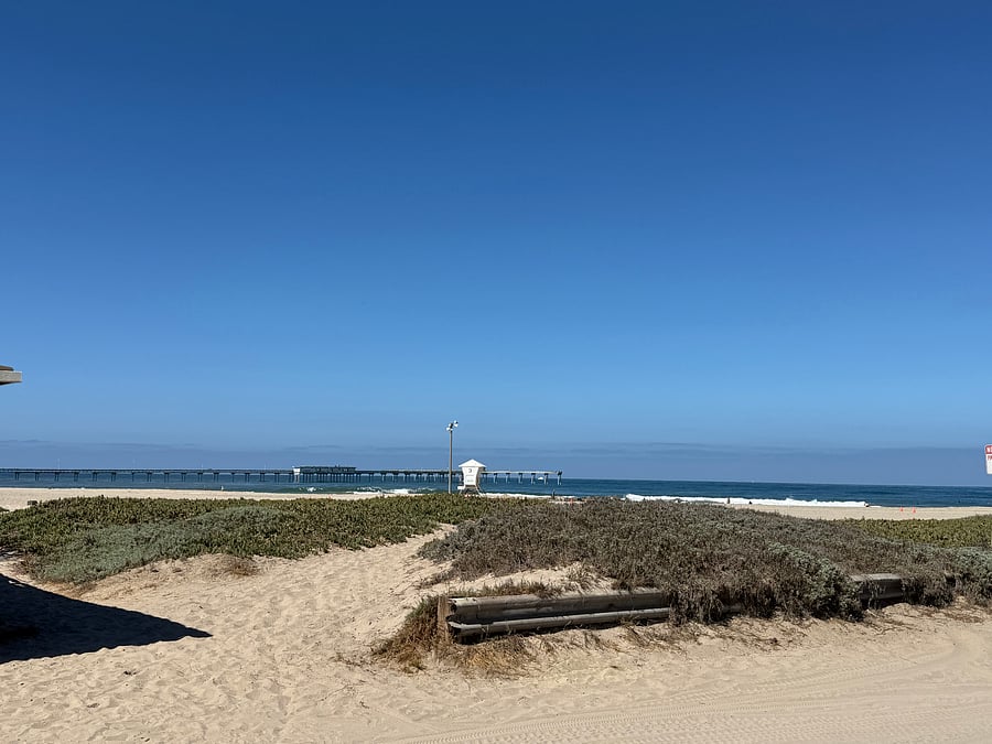 1 minute walk to beach