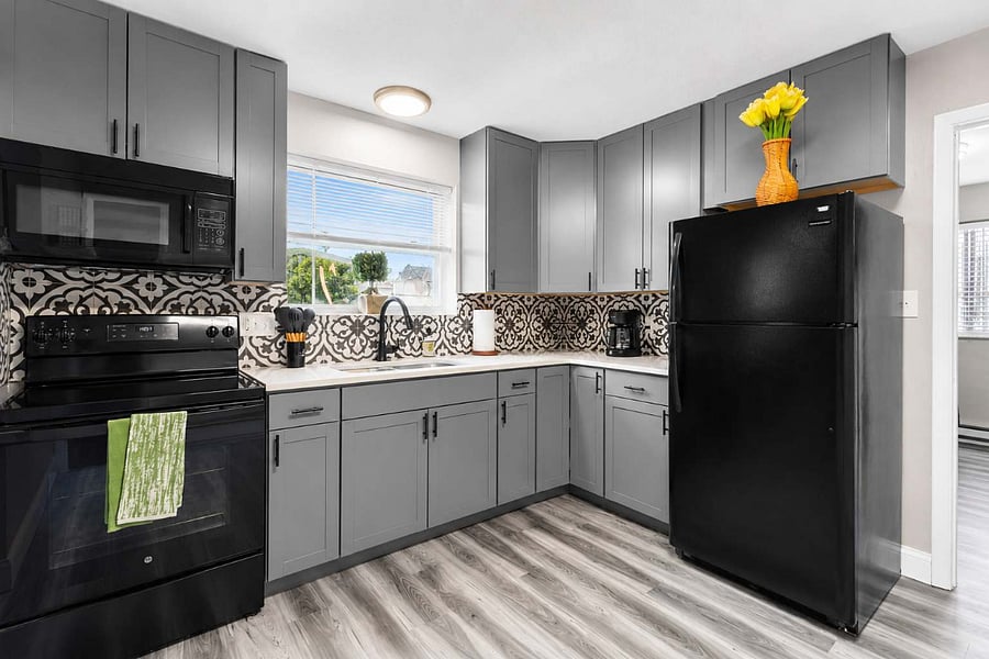Kitchen full-size fridge/freezer
