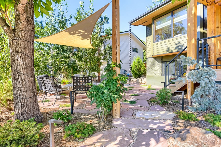 front patio walkway to apartment/room