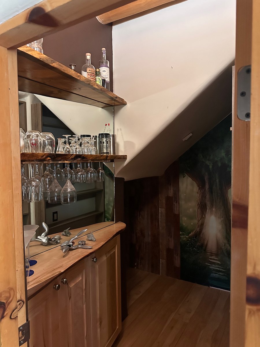 Pantry/ Bar Set Up