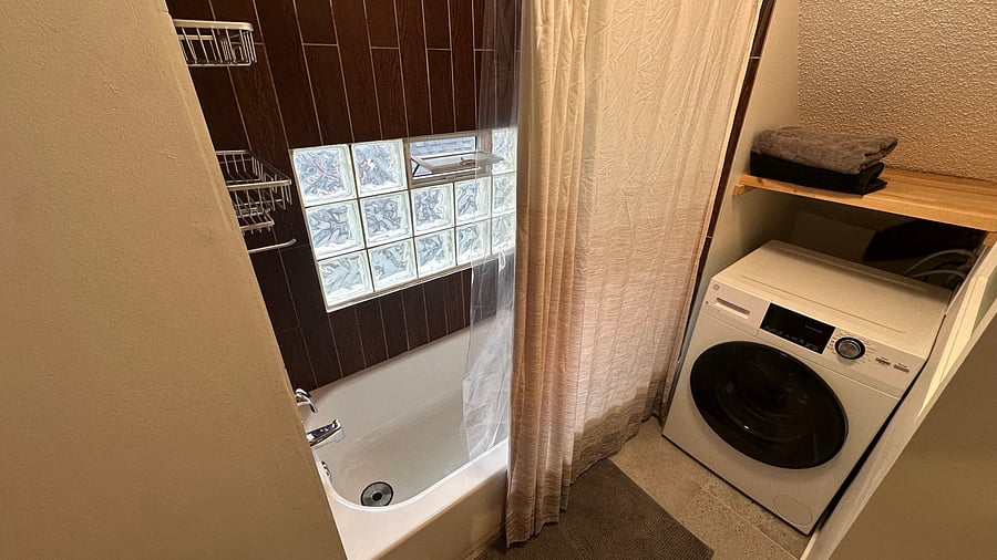 Tub and washer/dryer combo