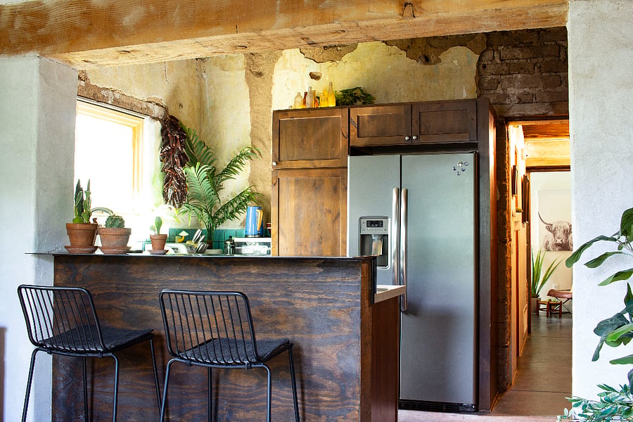 BREAKFAST BAR WITH STOOLS