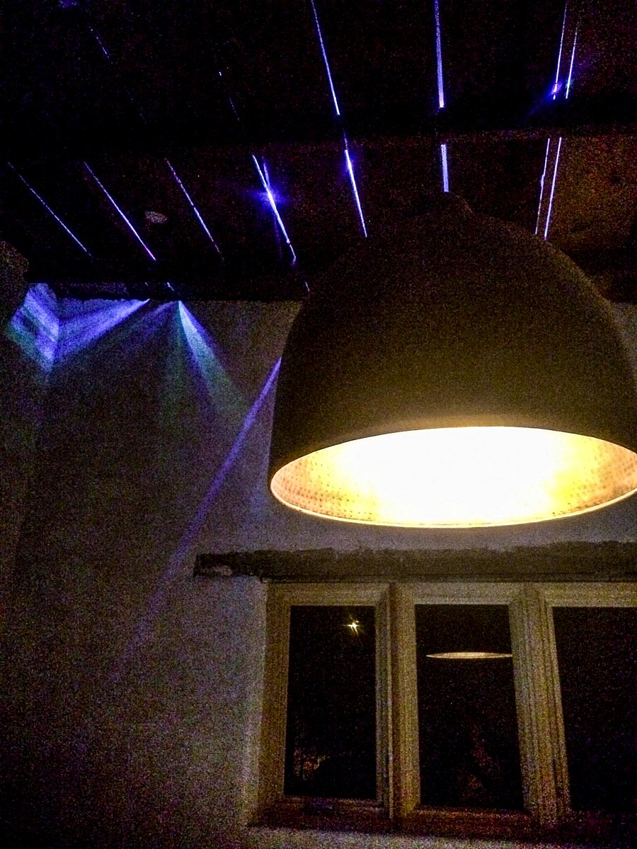 BACKLIGHT CEILING FEATURE AND LIGHTING