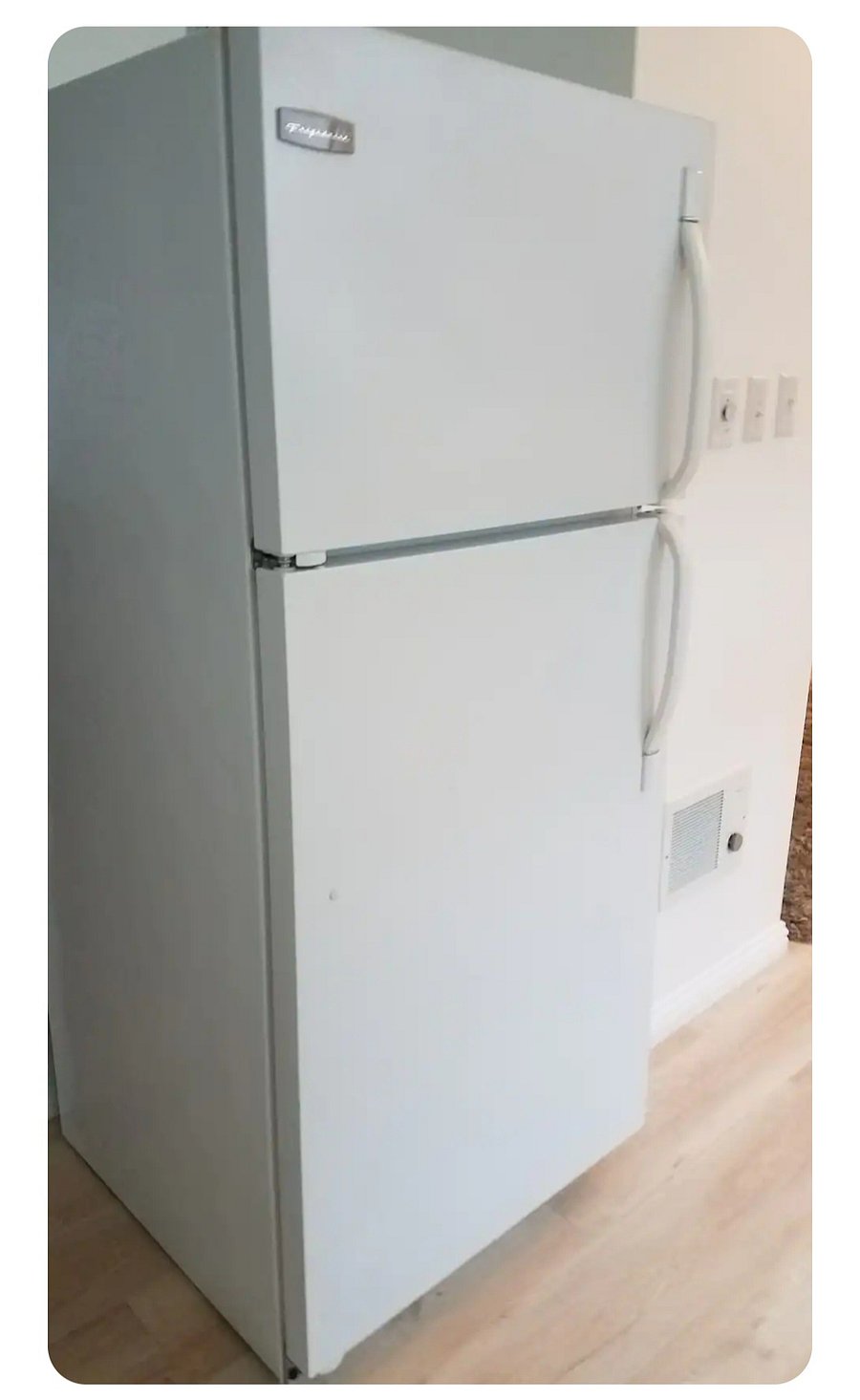 Full-size fridge freezer