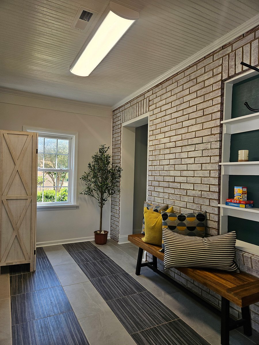 Mud room: Washer n dryer, drop station