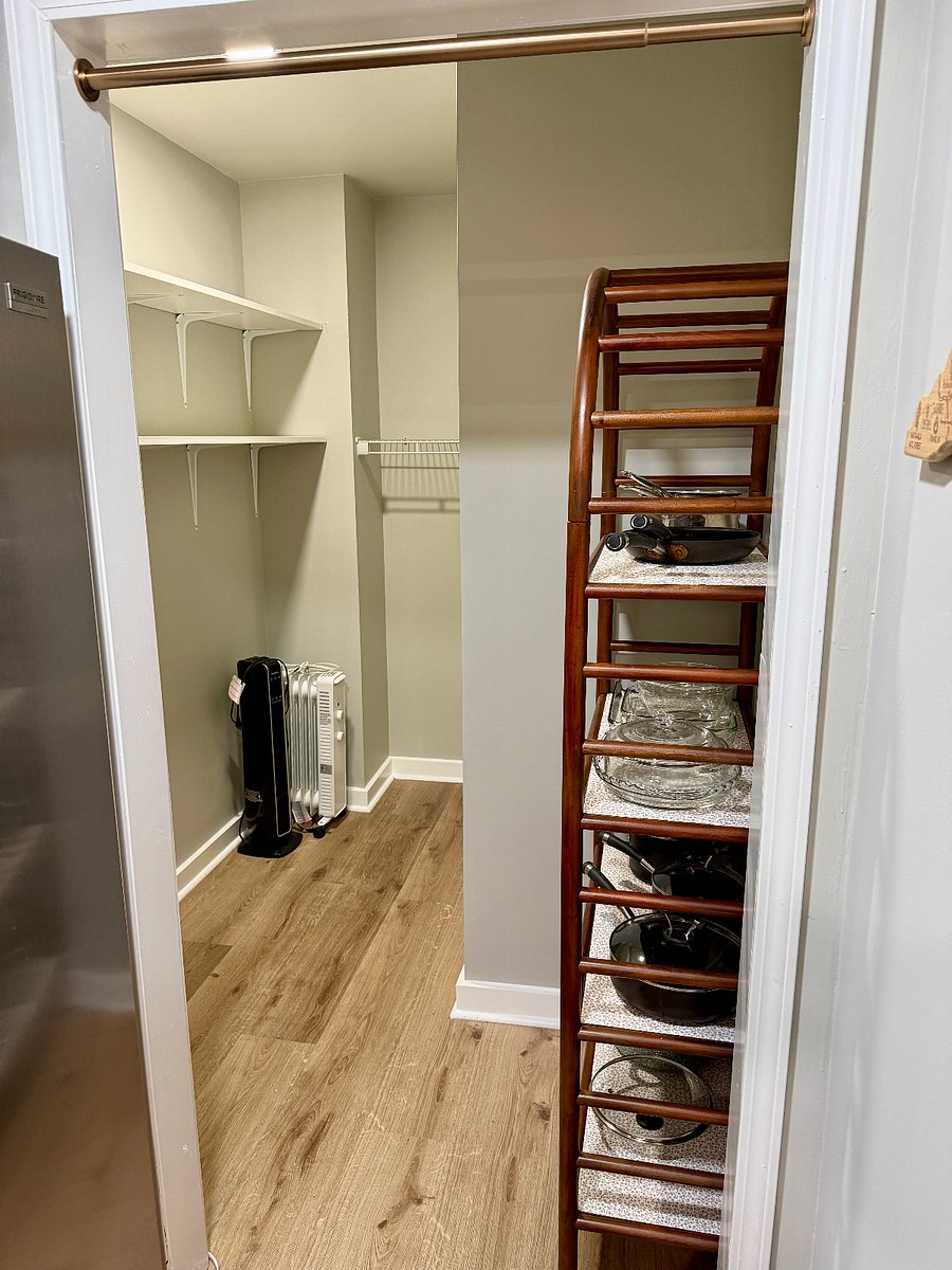 Kitchen pantry
