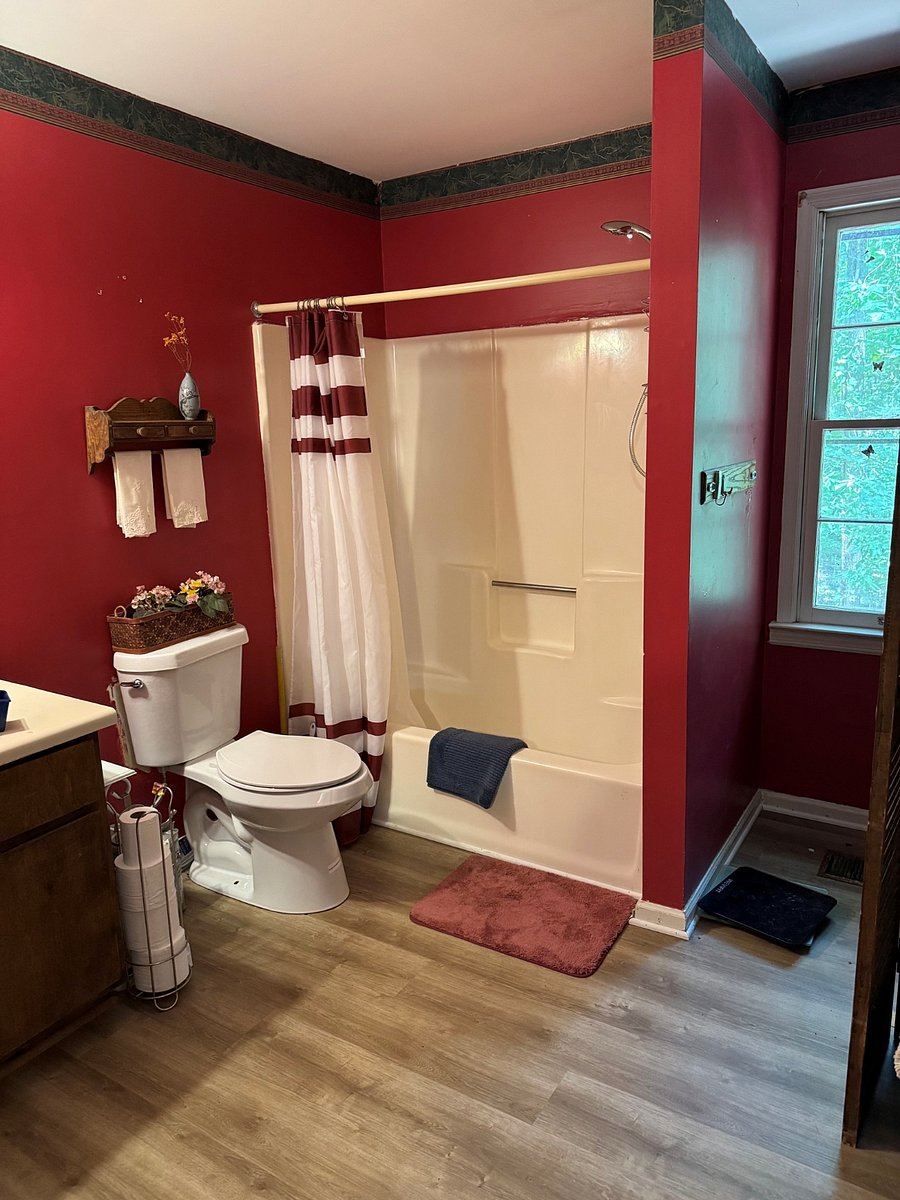 Full bath/shower, vanity, toilet, shared laundry.