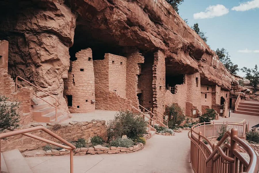 The Manitou Cliff Dwellings are a privately owned tourist attraction consisting of Ancestral Puebloan cliff dwellings and interpretive exhibits located just west of Colorado Springs
