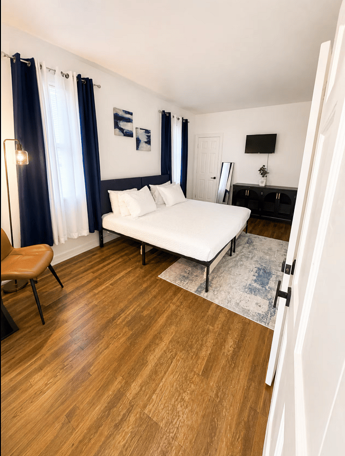 Primary bedroom: King bed or (2) available