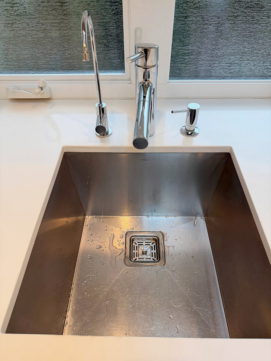 Kraus sink with modern faucet and 3 stage filtered drinking water tap