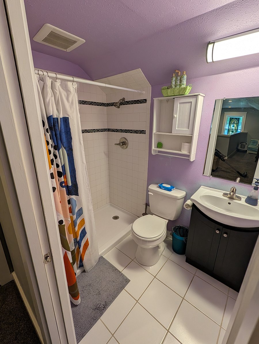 Private full upstairs bathroom