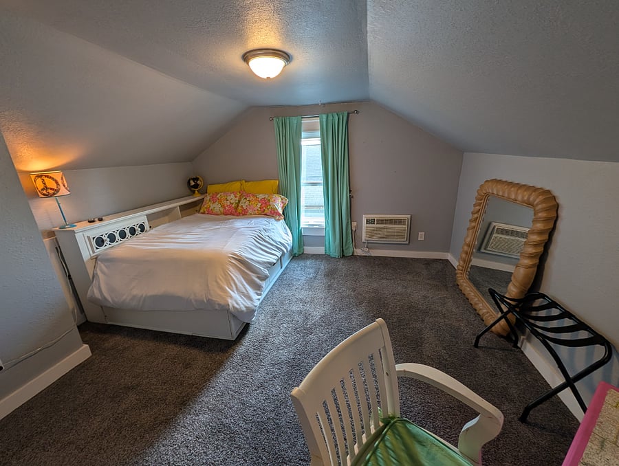 Large 2nd floor bedroom