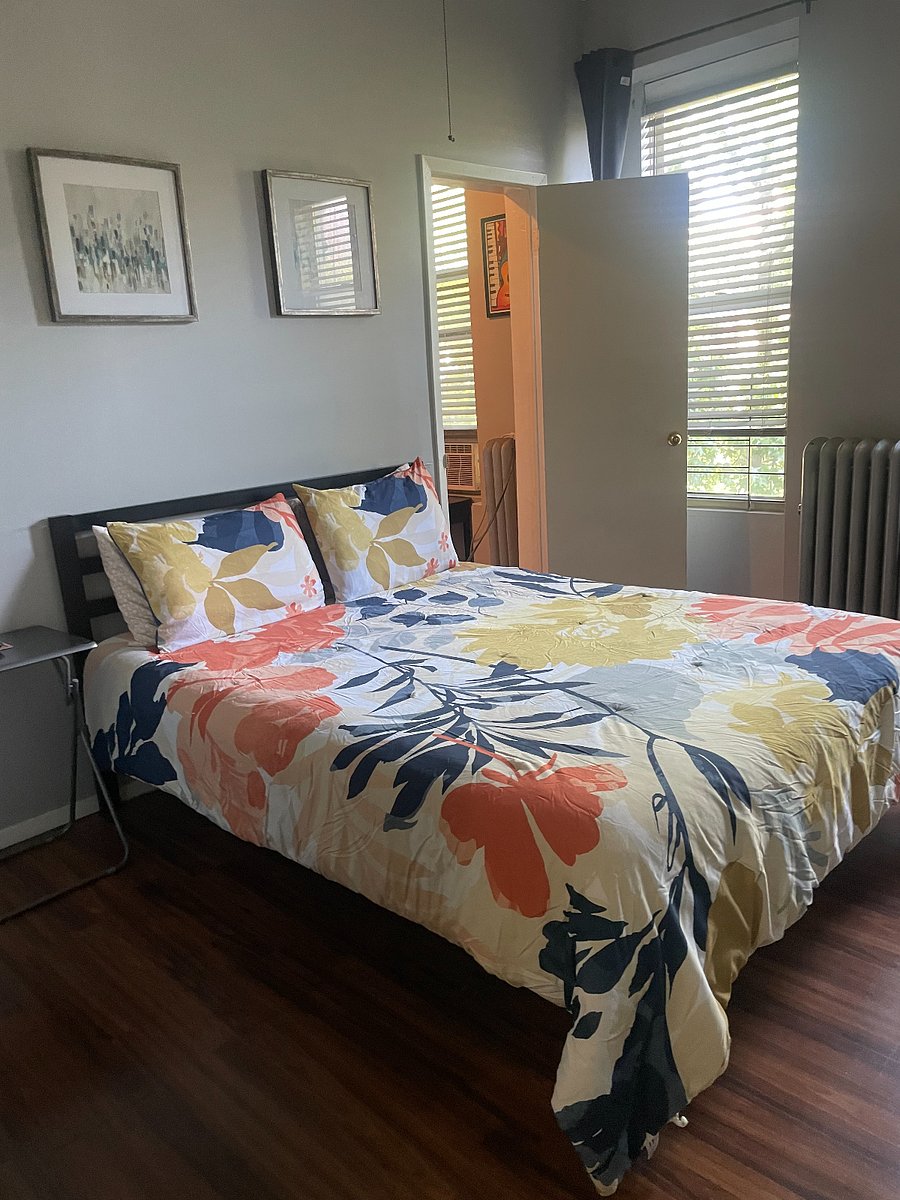 Bedroom #1 - Queen Bed