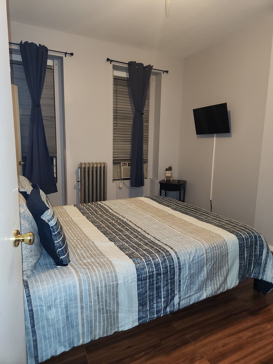 Bedroom #1 - Queen Bed