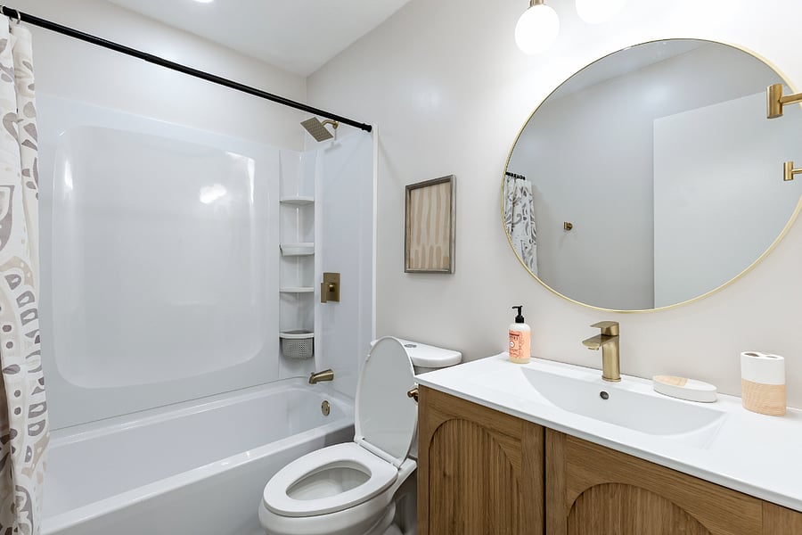 Full Bathroom 
