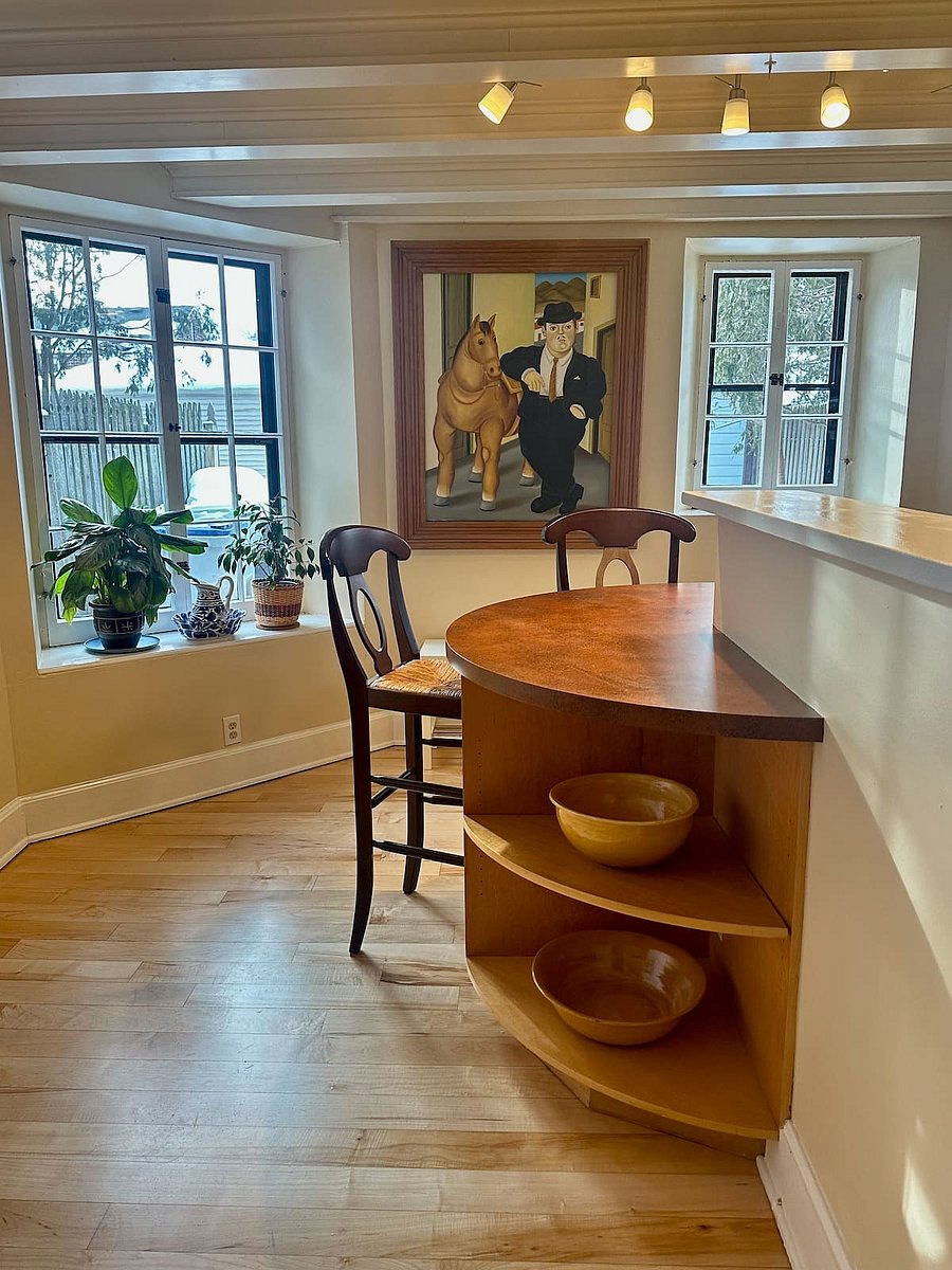 Kitchen dining bar