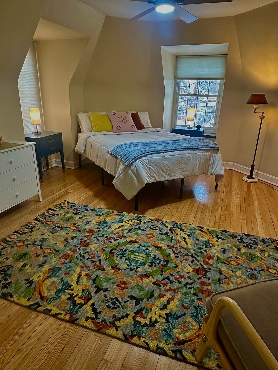 Queen size bedroom