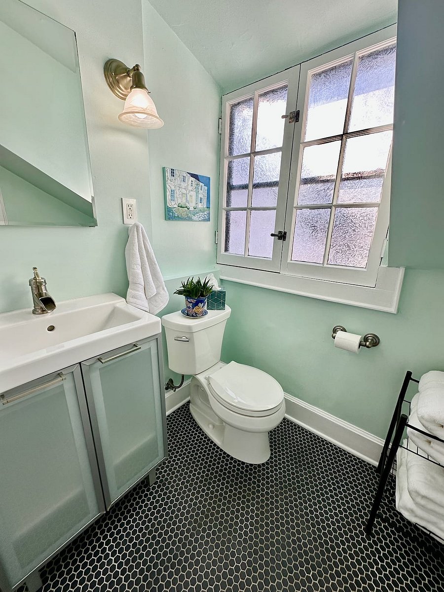 Upstairs bathroom
