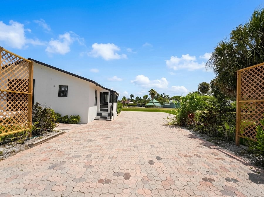 Furnished Finder property 1034996_1 photo 33